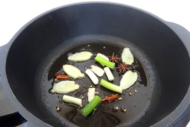 这个方法焖排骨,百吃不厌,不加一滴水,鲜香软烂又入味,特香