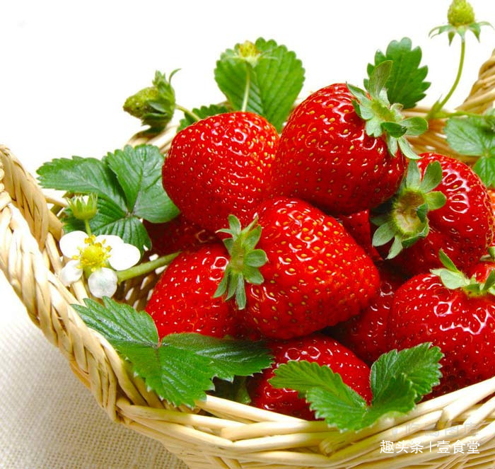 香蕉|女人不愿早衰,多吃六种水果,养肝排毒,呵护肌肤