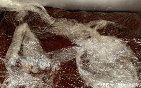  制作巧克力松露不需要巧克力，只需要两种材料，吃得停不下来