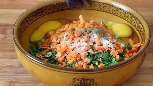 营养|一把韭菜，一碗玉米面，教你1个独特做法，简单又营养，真香