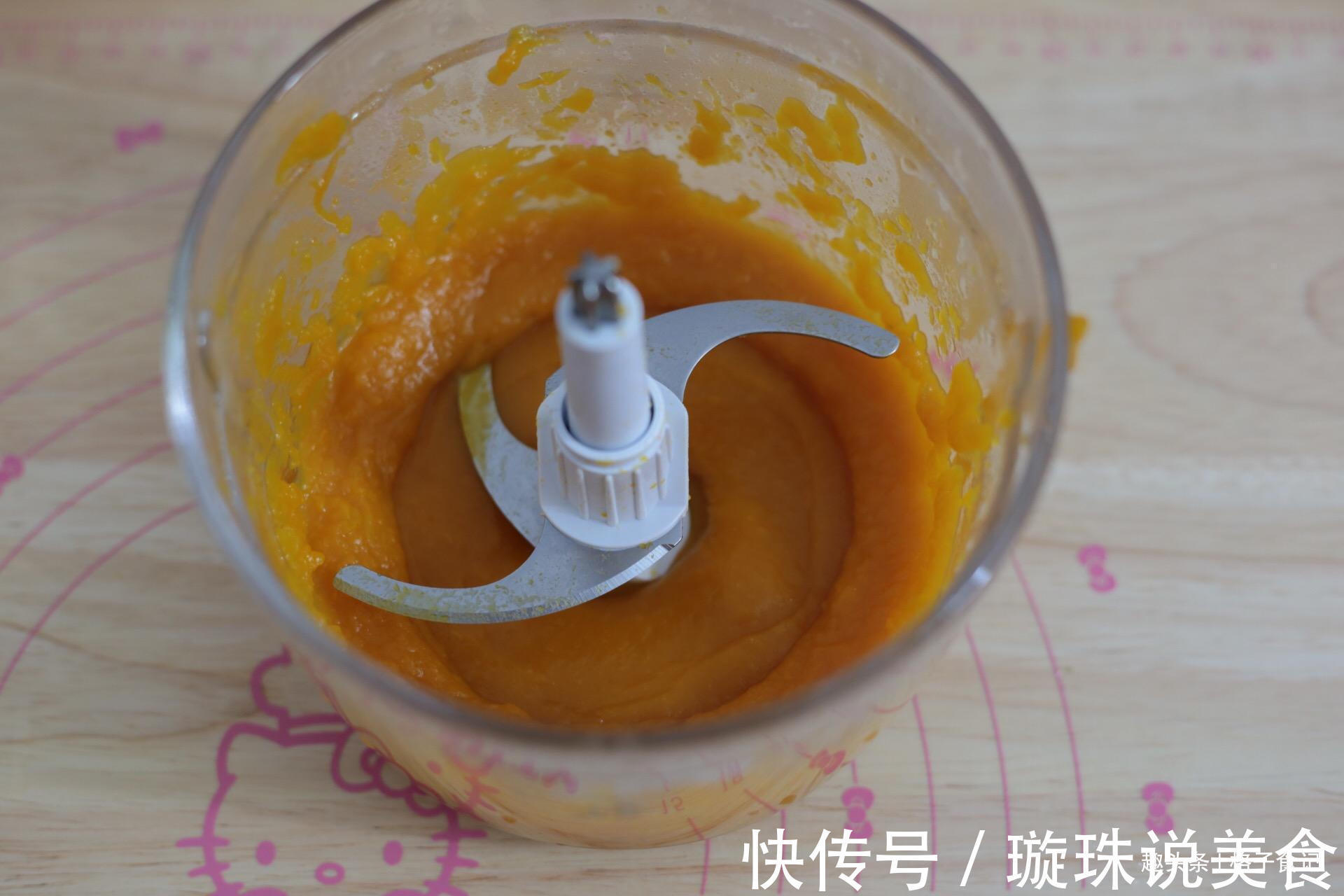 面粉里加点南瓜，不蒸不烤，出锅女儿抢着吃，太香了，好吃不上火