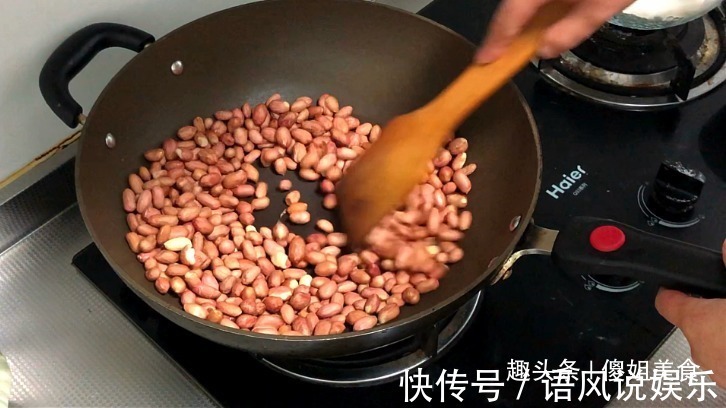 一碗花生米，不用鸡蛋，不炸也不煮，简单一做，好吃的停不下来