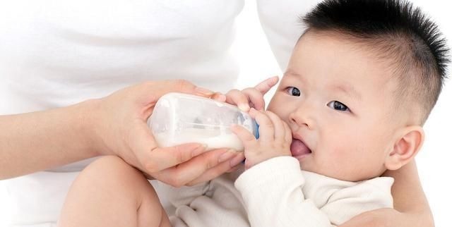 莹莹|奶粉几岁断合适?儿科专家的建议让你花钱少,对宝宝成长有帮助