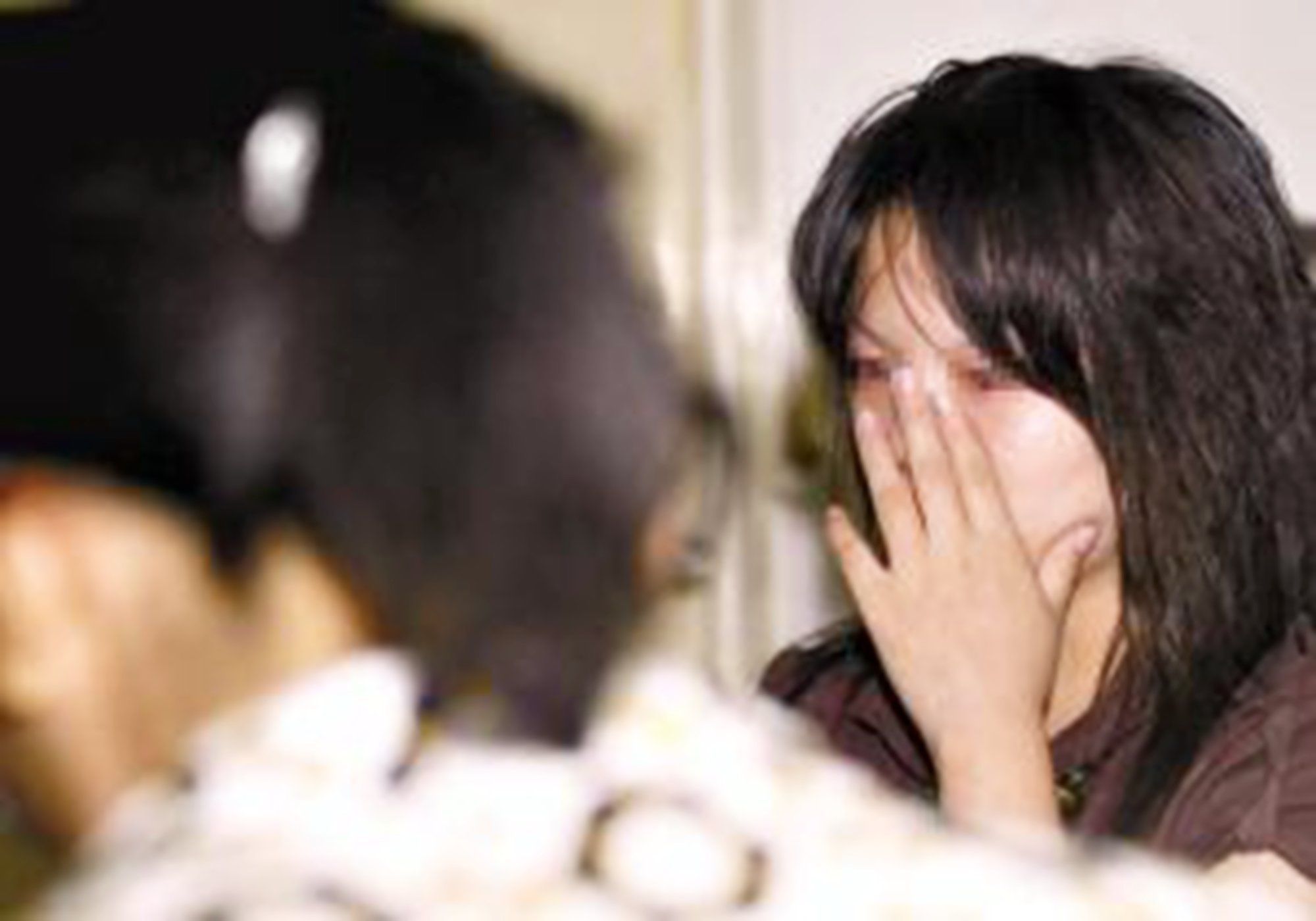 婴儿|“我家宝贝玩累自己睡”,朋友闻言发现端倪,检查后妈妈后悔不已