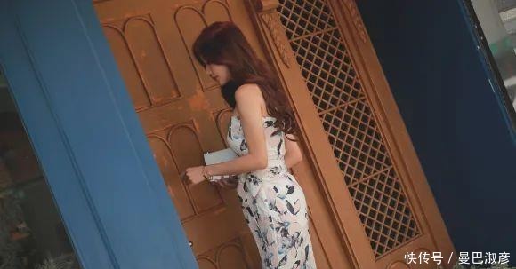 枝杈|美人美图孙允珠:油墨木槿枝杈水染雅韵抹肩裙!