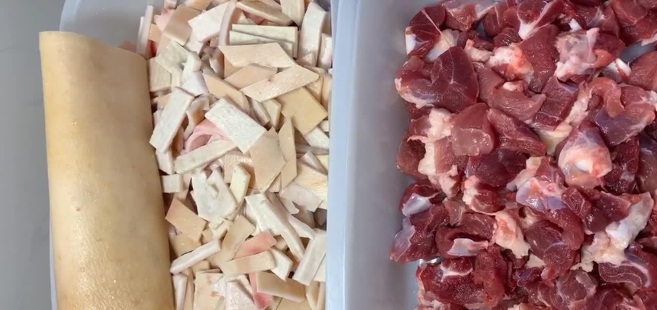 自制猪皮冻，原汁原味不加任何添加剂，外表晶莹剔透Q弹嫩滑
