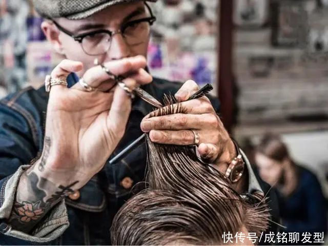 理发|剪发时必须“打薄”“打碎”吗？理发师专业解读：发型发量说了算