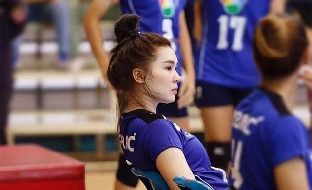中国女排|她是泰国排球女神，颜值高身材“火辣”，颜值堪比张常宁