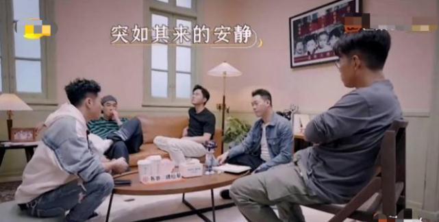 第一期就这么好笑，《大湾仔的夜》也太让人上头了吧？