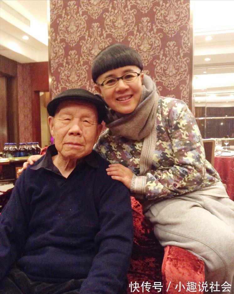 央視《新聞聯(lián)播》前主播王寧家里很是依賴妻子，對(duì)女兒很是愧疚