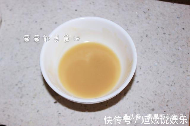 烙饼时,有人烫面,有人抹油,其实都不对,大厨教你正确做法