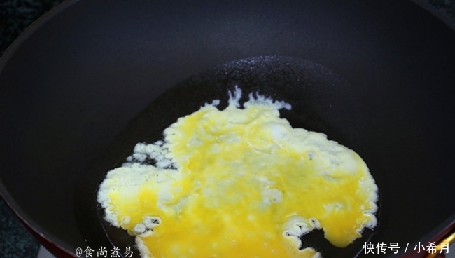 木耳|此菜,我家每周吃两顿,雷打不动,营养水分足,低脂美容嫩肌肤