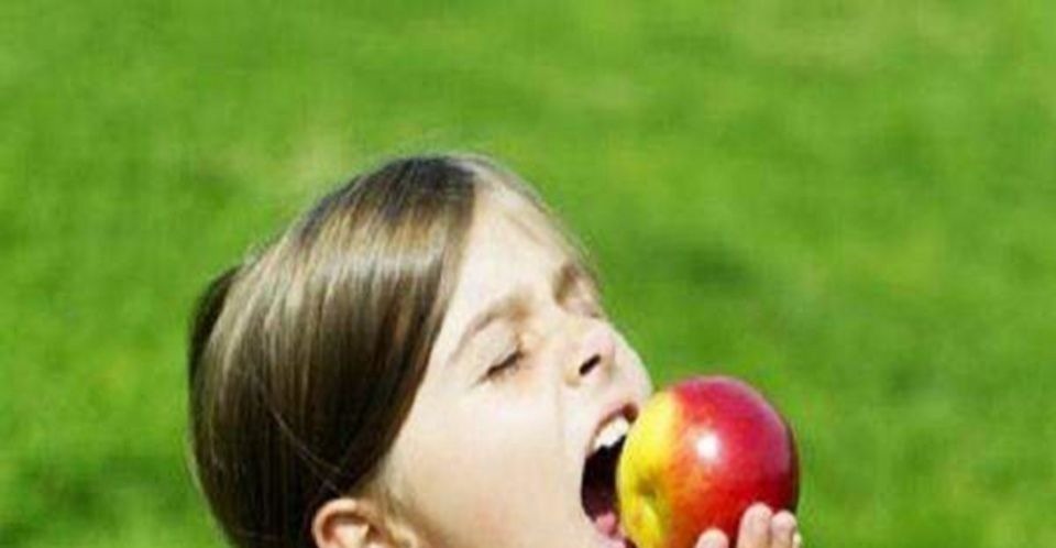 双排牙|7岁的我有一个女孩,奶奶说这是祝福的表示,医生的责备感到羞愧