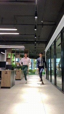 |搞笑GIF：今生有这个女人庇护，走夜路夜路也不怕野狗了