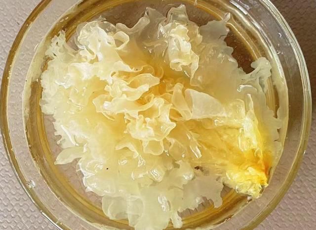 膠質|立秋后，這東西女人要多吃，煮成湯軟糯濃稠，香甜可口，皮膚好