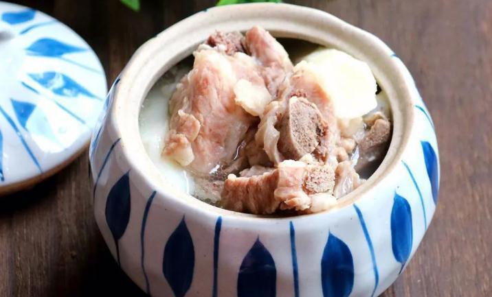 炖排骨汤,加冷水炖还是加热水炖?很多人常做错,难怪汤不鲜