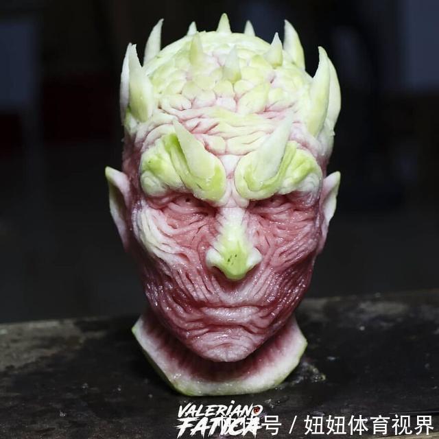 权力的游戏|他把西瓜雕刻成各种形象,画面让人毛骨悚然