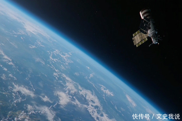 人在太空中算什么?沧海一粟?看我们居住的地球是那么渺小