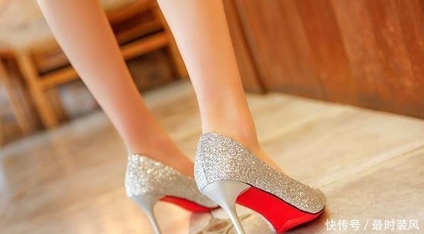 时尚|尖头细跟高跟鞋是女性时尚的秘诀,吸晴效果十足