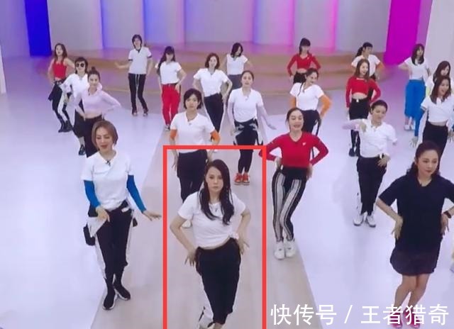 張雨綺|《乘風(fēng)破浪的姐姐》開場舞集訓(xùn)伊能靜站C位,萬茜全程笑看不吱聲