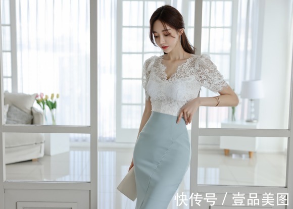 时尚搭配|女神孙允珠的时尚搭配:冰淇淋梦幻炫蓝暮春花雕衣裙