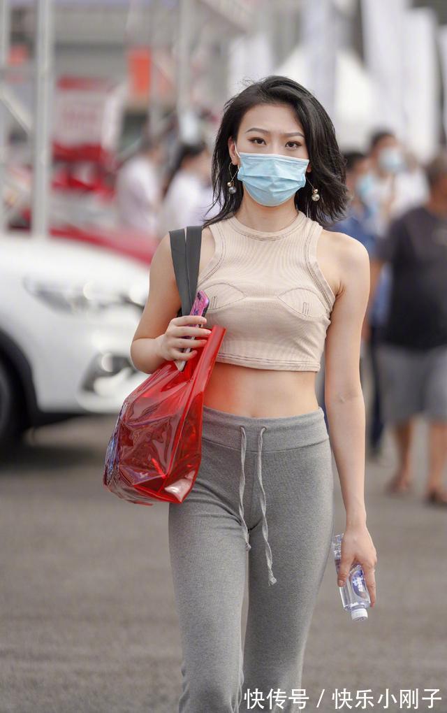 穿搭 吸引人眼球的打扮,普通穿搭很难实现,针织上衣显得很高级