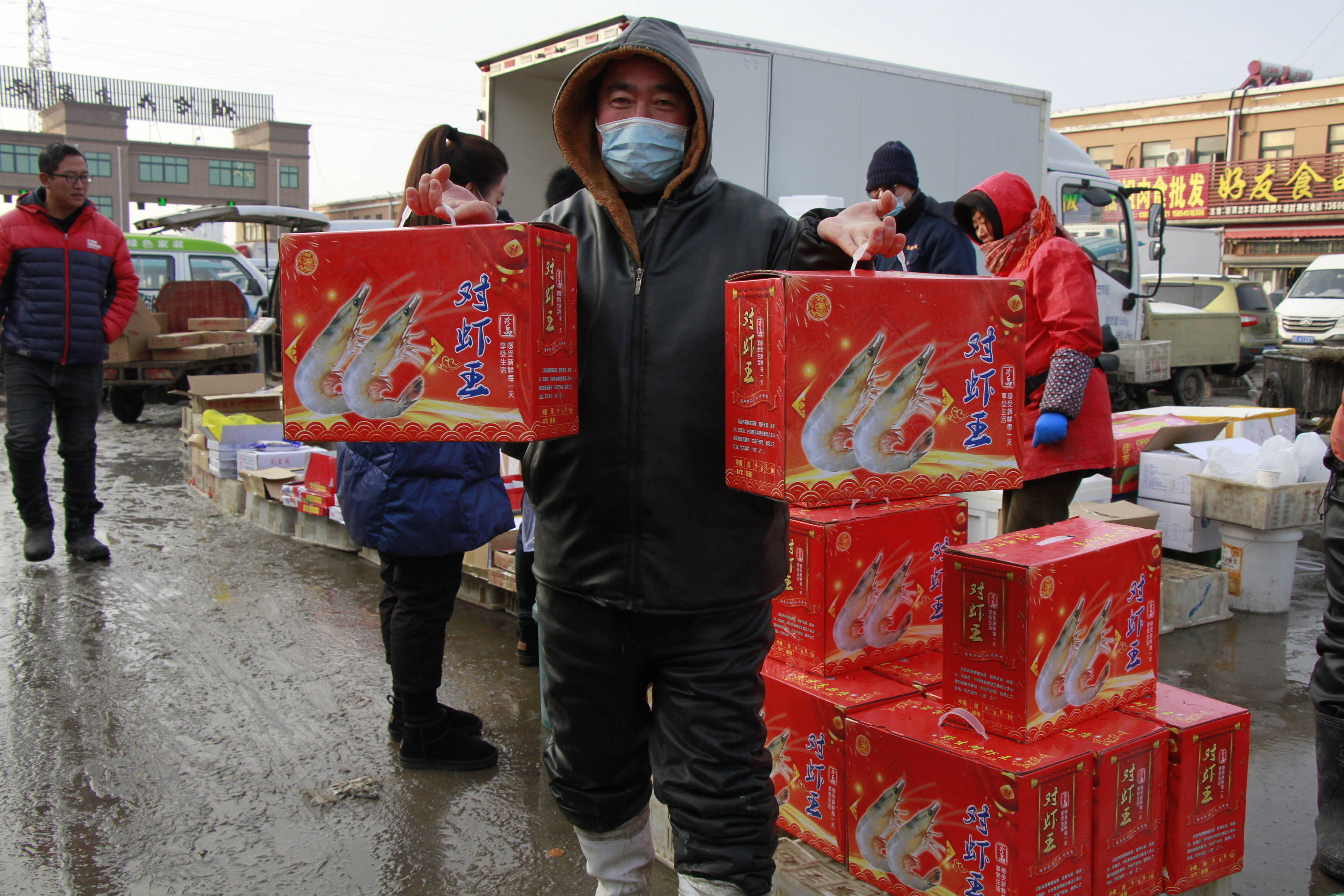 批发|烟台市场海鲜年货大比拼！本地海鲜渐成年货主角！