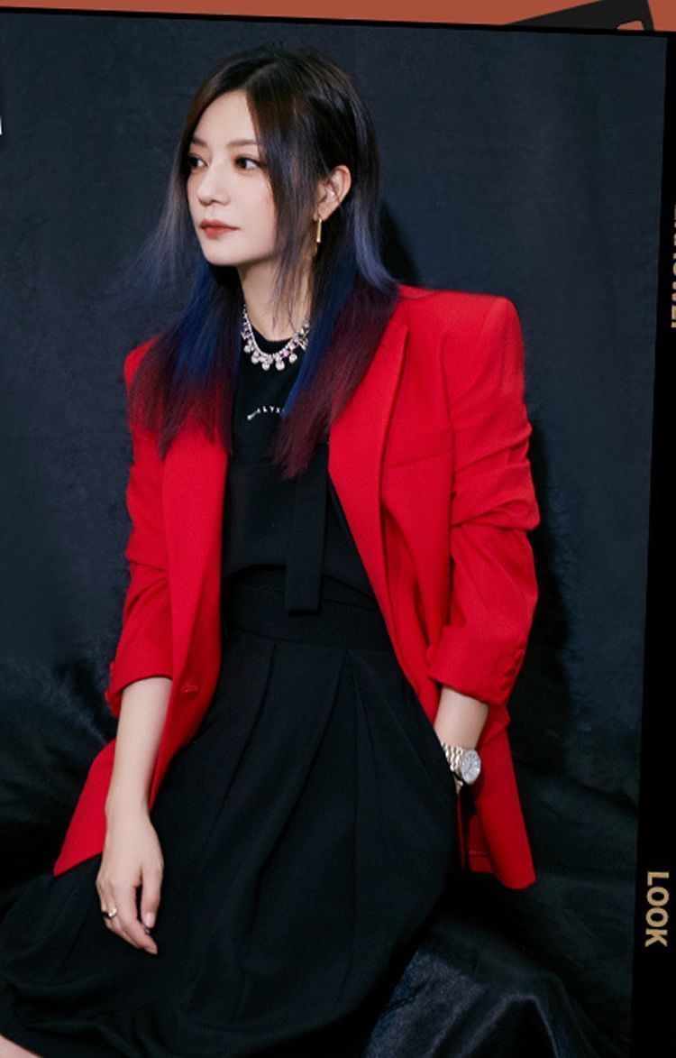 头顶 半扎半散发型有哪些?半马尾或半丸子都不错,时尚又甜美