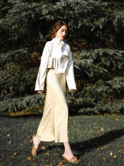 半身裙 建议四五十岁的女人,入秋后多穿这条“裙子”,优雅减龄显气质