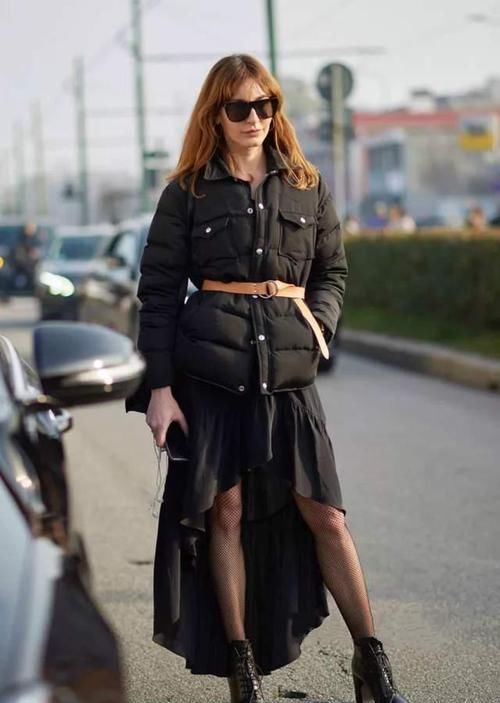 ?穿来穿去，还是觉得羽绒服最配“裙子”，时髦显气质，还保暖