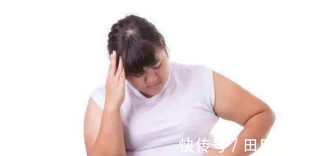 胖子|睡前有4个行为，更容易“发胖”，特别是第2个，很多人天天都做！