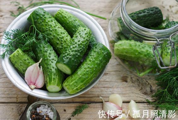 买黄瓜时，如何辨别激素黄瓜菜农记住这四点，再也不会挑错