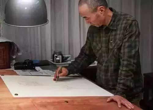 卡纸!徐亚华:被视为画坛“怪咖”,不办展、不卖画,潜心作画40多年