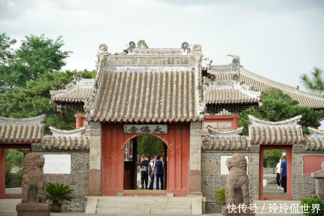 它是中国第一佛殿，地位显赫曾为皇家寺院，就藏在辽宁小县城内