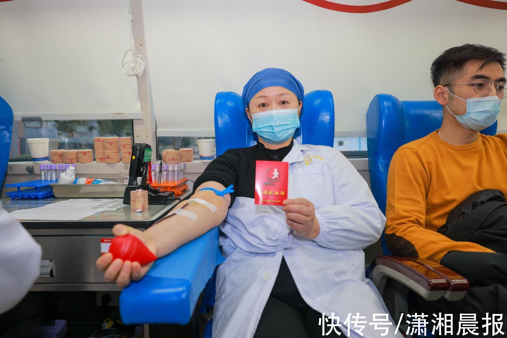 长沙血液中心|为生命助力！长沙300余名医务人员无偿献血超10万毫升