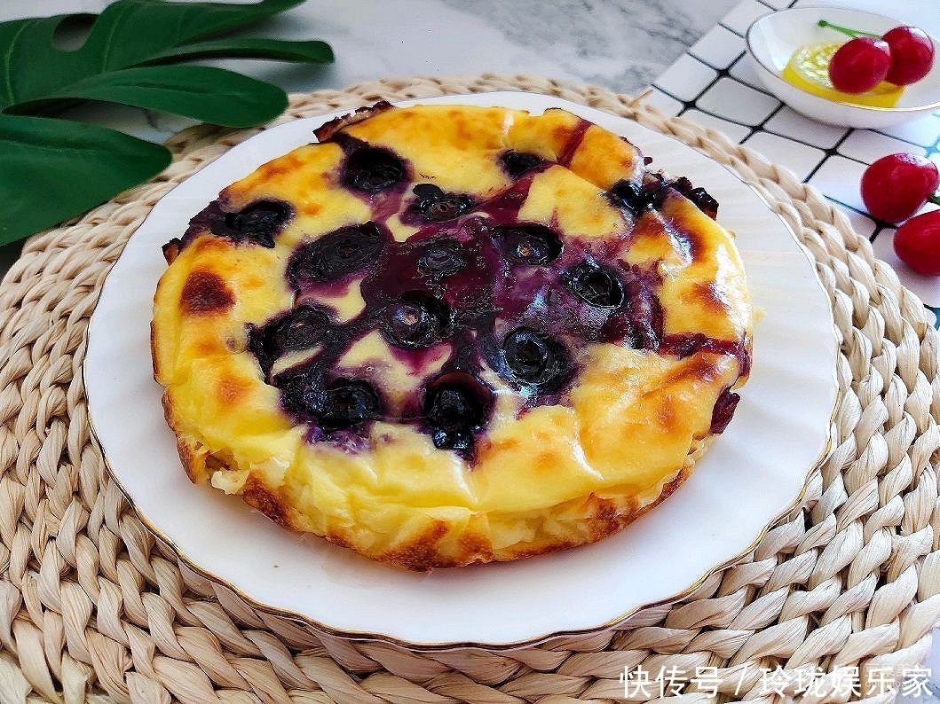 媲美|无需打发就能做出媲美芝士蛋糕的爆浆蓝莓酸奶蛋糕