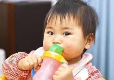 告诫|医生告诫再宠孩子,这4类零食也别让孩子碰,积食不长个