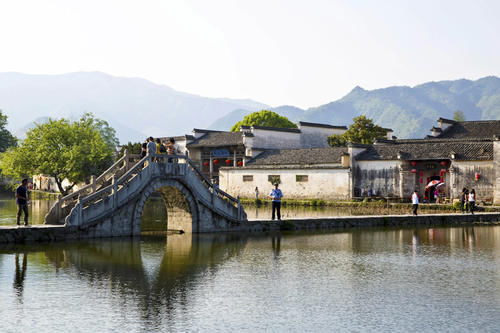 独特的山水美景，巧妙的村落布局，画里的乡村风光，完美的徽派民居