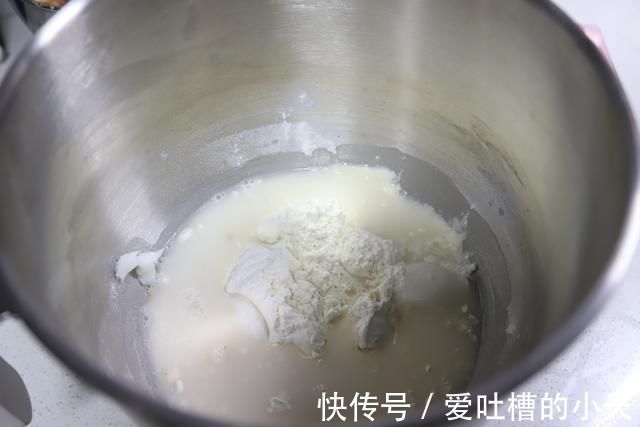 包子|皮薄馅大还流油的肉包子,连吃三个都不够,做法简单一定要学