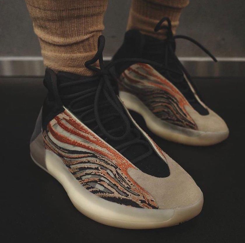 复古咖啡色风格，Yeezy篮球鞋全新配色首次曝光