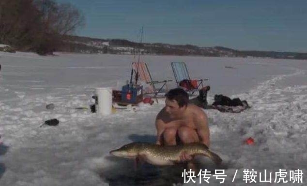 钓鱼|男子钓鱼也够拼了,被水下大鱼拉下河,拉上来吓一跳