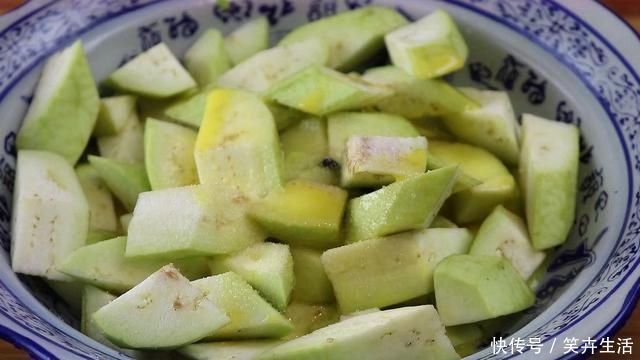 水淀粉|茄子超好吃做法，很多人吃过不会做，大厨教你，比红烧肉还香
