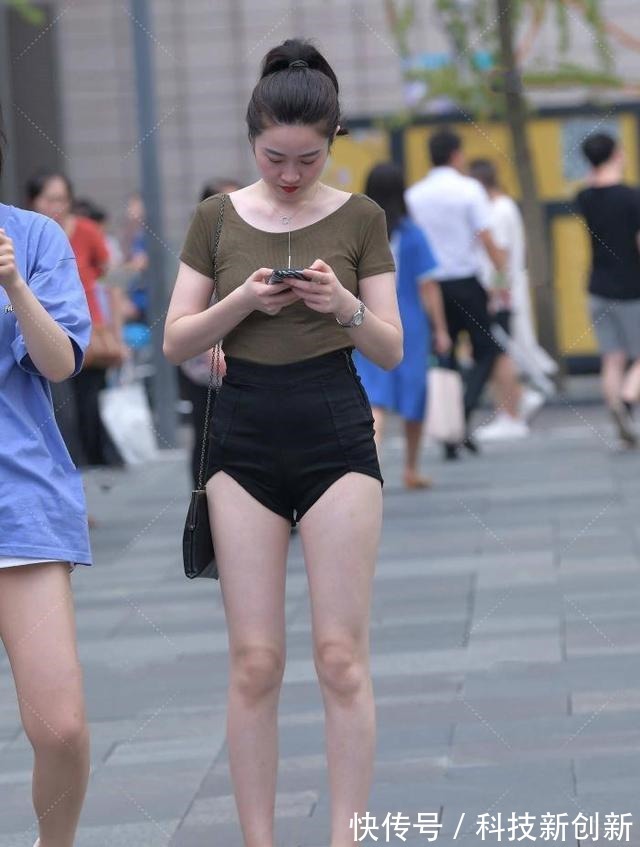 小姐姐 选择对的黑色短裤不仅可以展现休闲范儿,小姐姐马上变好看!