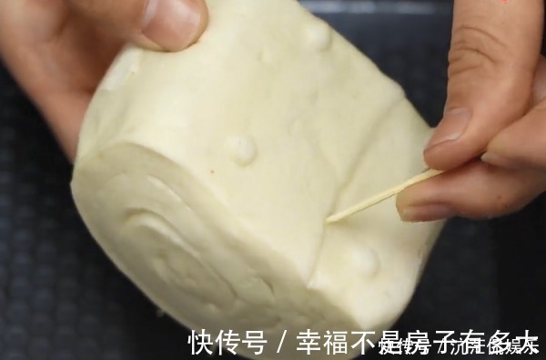 牙签|在馒头上插3根牙签,原来作用这么厉害,解决了生活中一大难题!