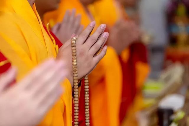 佛教#女主持释智定:僧袍里面穿黑丝,曾与多个和尚成亲,结局怎样了?