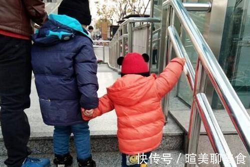 孩子|4口人挤24平米小房间,网友:就这还敢生?条件艰苦该不该生二胎