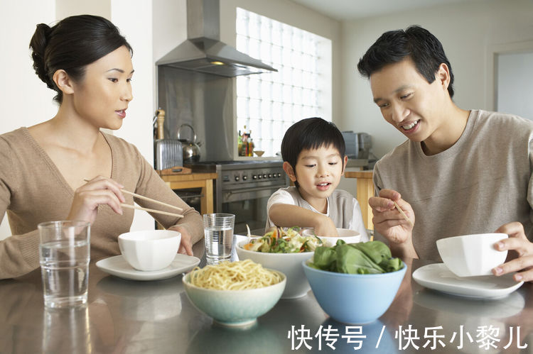 诀窍|从“小矮子”到“大高个”,孩子身高的逆袭,是家长掌握3个诀窍