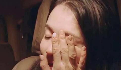 脸红|4岁女儿的一句模仿,让妈妈瞬间羞到脸红,夫妻行为要懂得避嫌