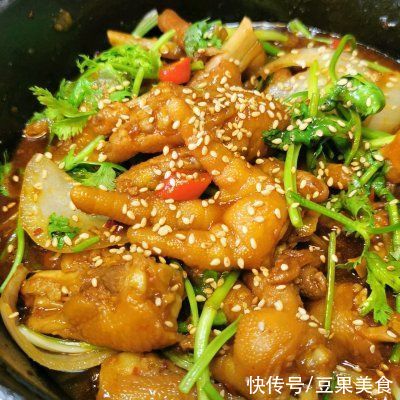 老干妈酱|冬天的的味道，香辣凤爪煲不用烤箱照样能做