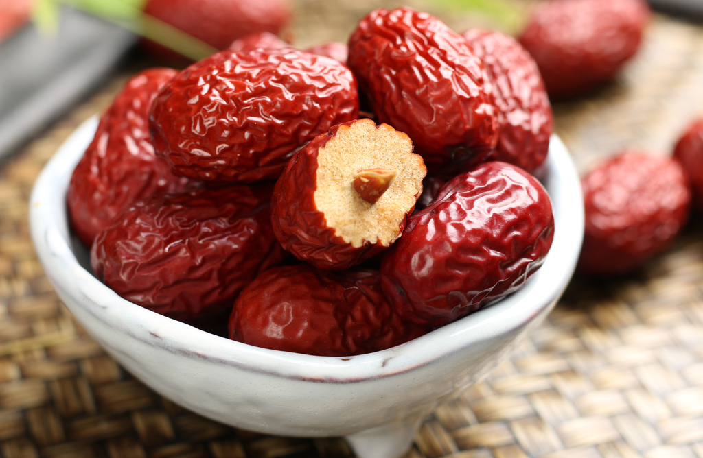 色斑|红枣和此物一起泡,每天喝一杯,色斑淡了,体重也降下来了